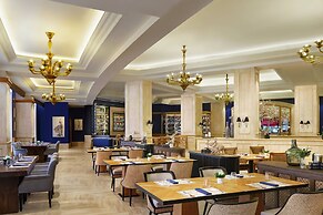 The Ritz-Carlton Jakarta, Mega Kuningan