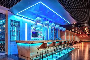 The Ritz-Carlton Jakarta, Mega Kuningan