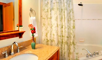 Bent Creek Lodge Bed & Breakfast