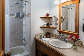 Bent Creek Lodge Bed & Breakfast