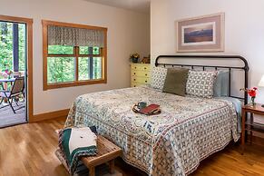 Bent Creek Lodge Bed & Breakfast