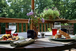 Bent Creek Lodge Bed & Breakfast