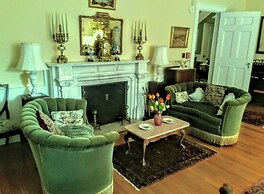 Whistler's Inn Bed & Breakfast