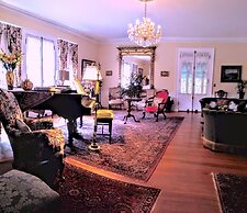 Whistler's Inn Bed & Breakfast