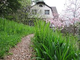 Whistler's Inn Bed & Breakfast