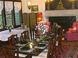 Whistler's Inn Bed & Breakfast