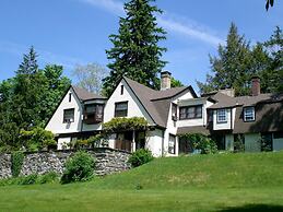 Whistler's Inn Bed & Breakfast