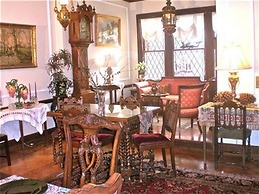Whistler's Inn Bed & Breakfast