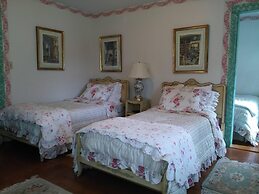 Whistler's Inn Bed & Breakfast