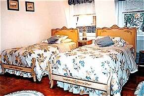 Whistler's Inn Bed & Breakfast
