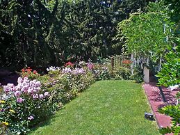 Whistler's Inn Bed & Breakfast