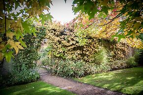 Careys Manor & Senspa