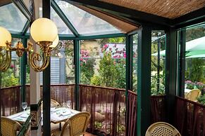 Careys Manor & Senspa