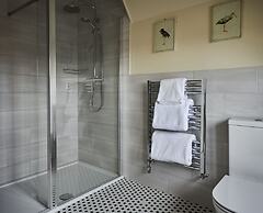 Careys Manor & Senspa