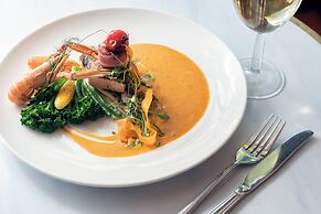 Careys Manor & Senspa