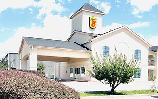 Super 8 by Wyndham Montgomery/ Lake Conroe