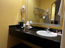 Super 8 by Wyndham Montgomery/ Lake Conroe