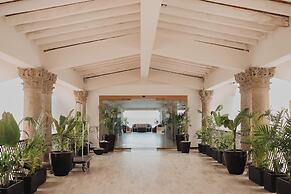 Costa Sur Resort & Spa