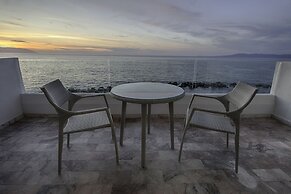 Costa Sur Resort & Spa