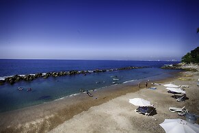 Costa Sur Resort & Spa