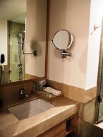 Lemon Tree Hotel, Udyog Vihar, Gurugram