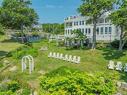 The Yankee Clipper Inn