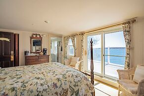 The Yankee Clipper Inn