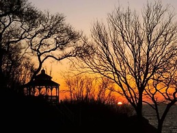 The Yankee Clipper Inn