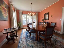 Avenue O Bed & Breakfast