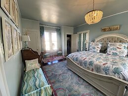 Avenue O Bed & Breakfast