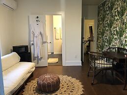 Avenue O Bed & Breakfast