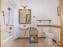 Taharaa Mountain Lodge