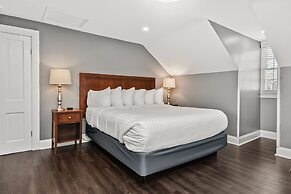 Captain Wohlt Inn Bed & Breakfast