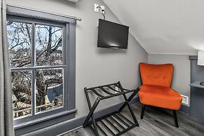 Captain Wohlt Inn Bed & Breakfast