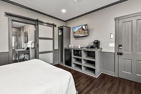 Captain Wohlt Inn Bed & Breakfast