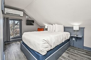 Captain Wohlt Inn Bed & Breakfast