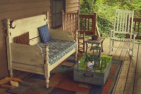 Nolichuckey Bluffs Bed & Breakfast Cabins