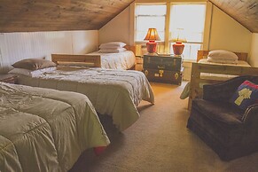 Nolichuckey Bluffs Bed & Breakfast Cabins