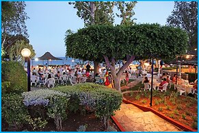 Poseidonia Beach Hotel