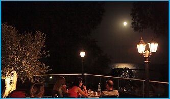Poseidonia Beach Hotel