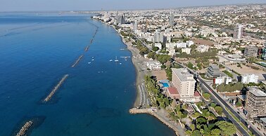 Poseidonia Beach Hotel