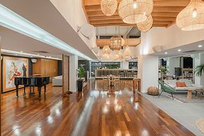 Napa Mermaid Hotel & Suites