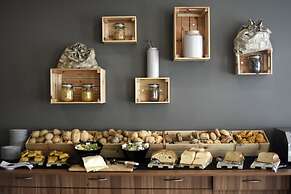 AP Maria Nova Lounge - Adults Friendly