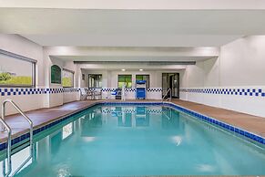 La Quinta Inn & Suites by Wyndham Batavia