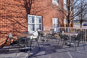 Holiday Inn Express St. Louis West - O'Fallon by IHG