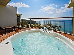 Kanucha Bay Hotels & Villas