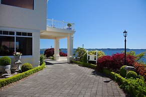 On The Point - Lake Rotorua