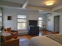 Sand Bar Cottage Inn