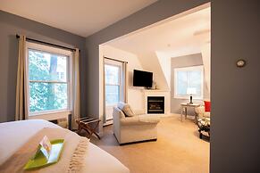 Sand Bar Cottage Inn