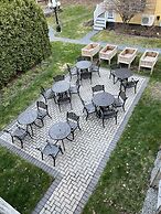 Sand Bar Cottage Inn